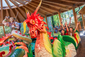 Fahrattraktion Drachenritt Siegfried im Freizeitpark Ruhpolding