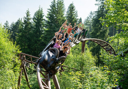 Rasante Fahrt mit der Bergachterbahn Gipfelstürmer