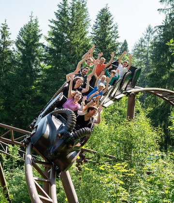 Rasante Fahrt mit der Bergachterbahn Gipfelstürmer