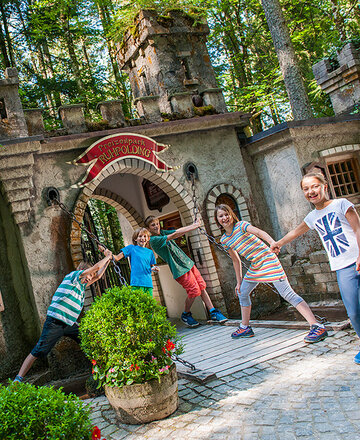 Kindergruppe am Parkeingang