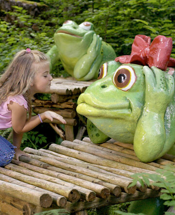 Kind mit Märchenfrosch